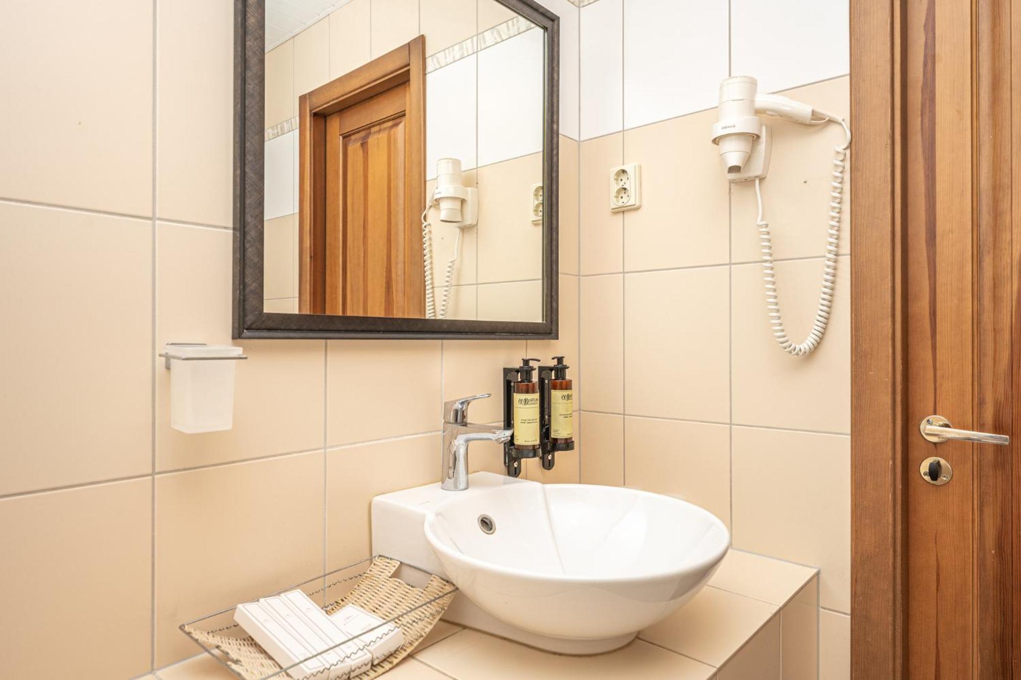 Airinn Vilnius Hotel Buitenkant foto